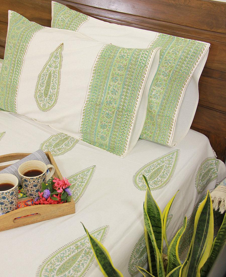 Hari Pankhudi Bedsheet with 2 Pillow Cover Sets - 280TC - Moriyo Decor