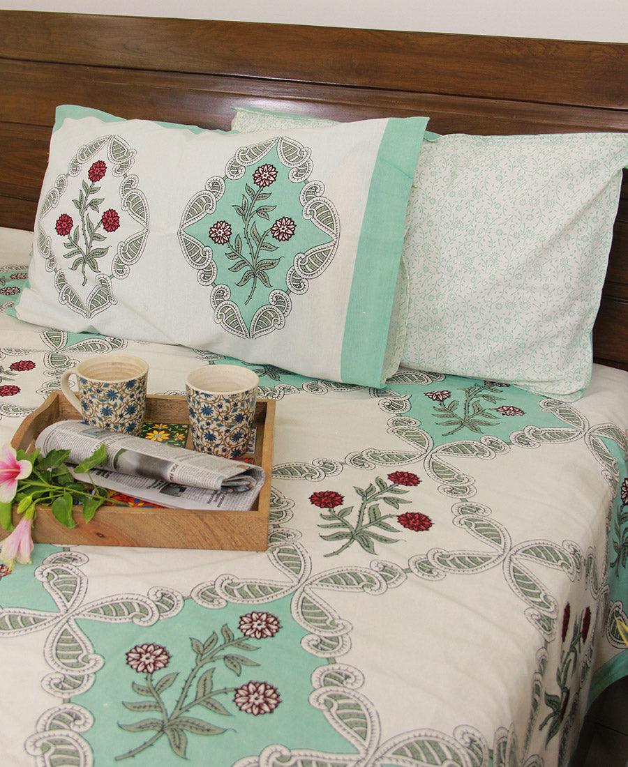 Red Stargrass on Green Bedsheet with 2 Pillow Cover Set - 220TC - Moriyo Decor