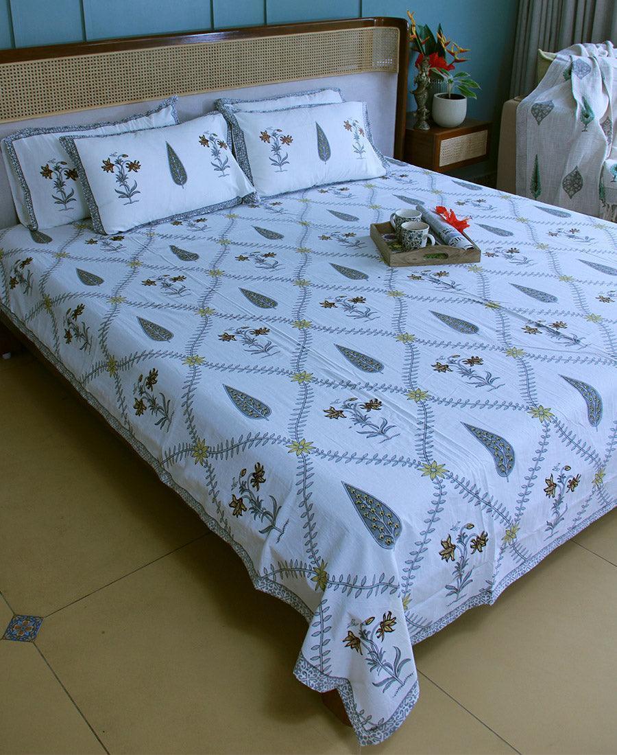 Peela Rajnigandha Bedsheet with 2 Pillow Cover Set - 280TC - Moriyo Decor