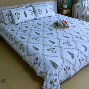 Peela Rajnigandha Bedsheet with 2 Pillow Cover Set - 280TC - Moriyo Decor