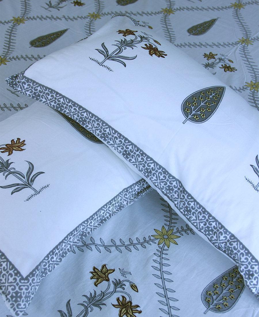 Peela Rajnigandha Bedsheet with 2 Pillow Cover Set - 280TC - Moriyo Decor