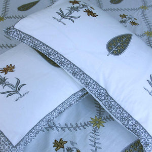 Peela Rajnigandha Bedsheet with 2 Pillow Cover Set - 280TC - Moriyo Decor