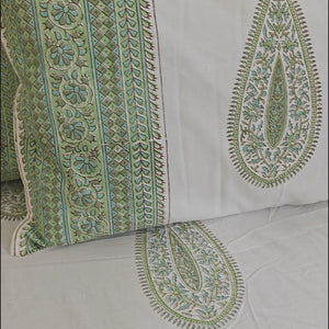 Hari Pankhudi Bedsheet with 2 Pillow Cover Sets - 280TC